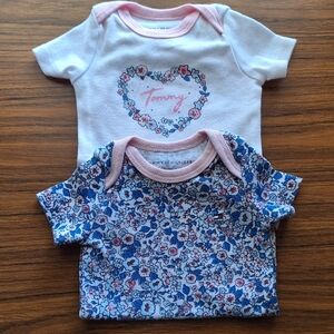 Tommy Hilfiger Baby Onesies Set